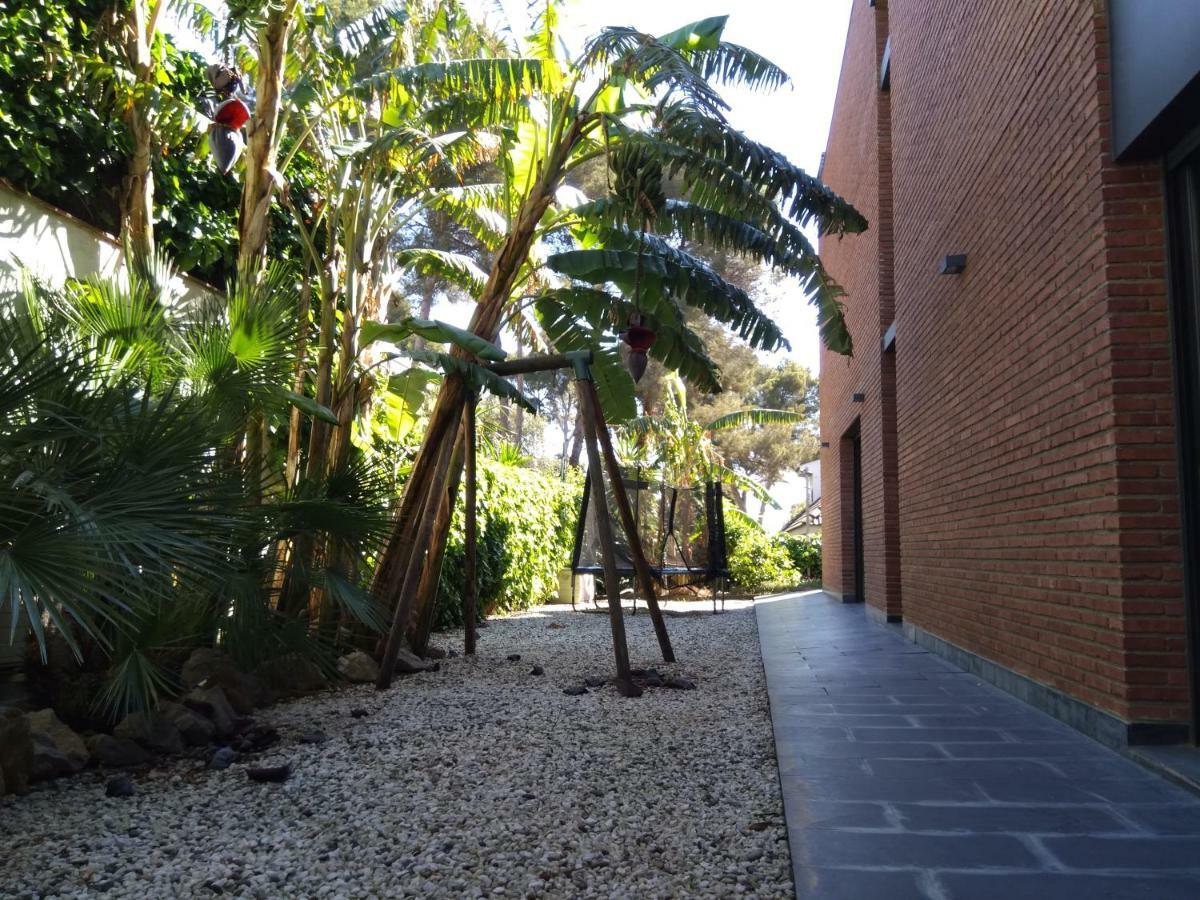 Villa Del Bosque Кастельдефельс Экстерьер фото