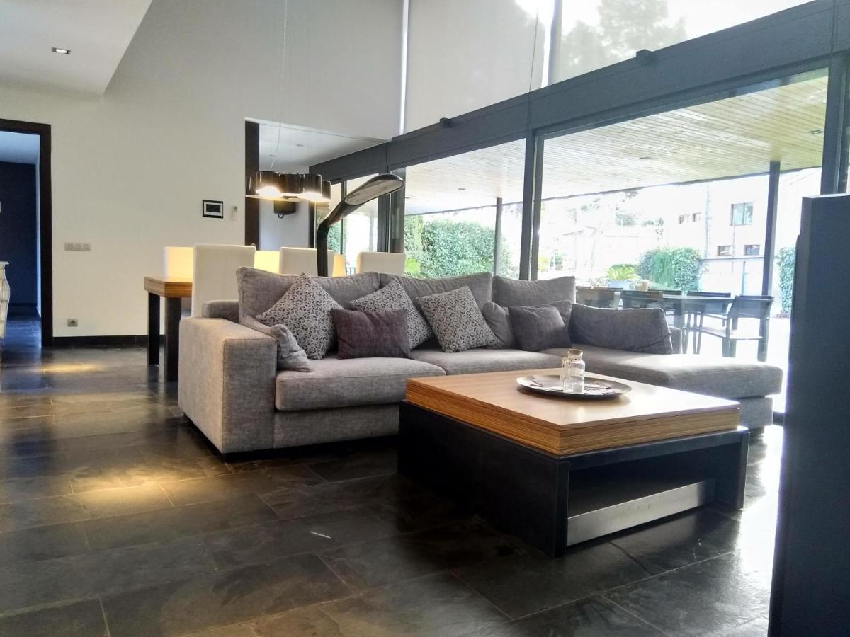 Villa Del Bosque Кастельдефельс Экстерьер фото